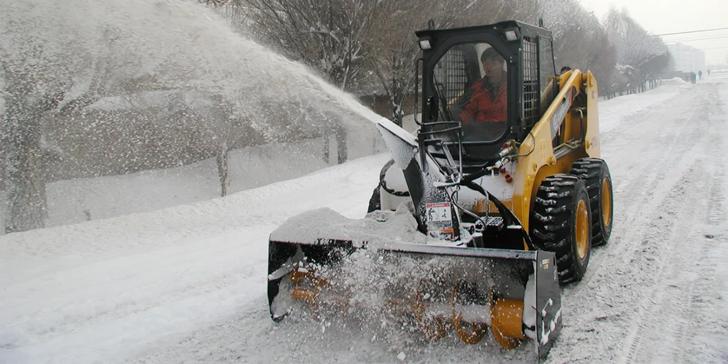 Mini Loaders Clg375b Skid Steer Loader 865kg Payload with Sweeper for Sale